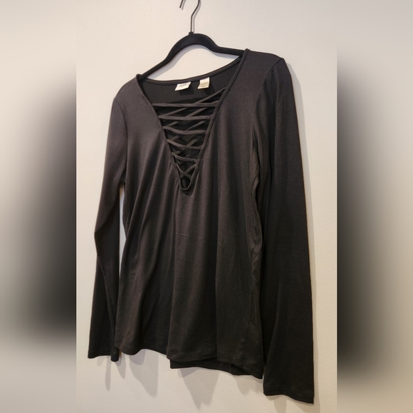 DAYTRIP Deep V Lace Up Top - Picture 1 of 4